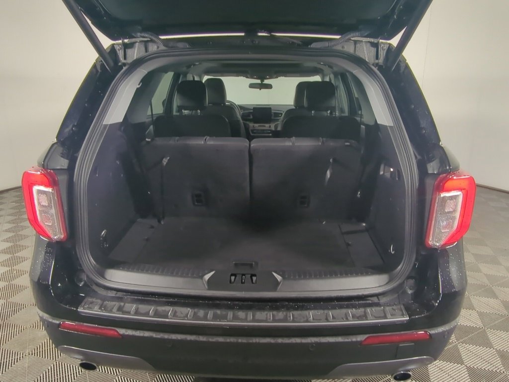 Used 2023 Ford Explorer XLT w/ Equipment Group 202A image 7