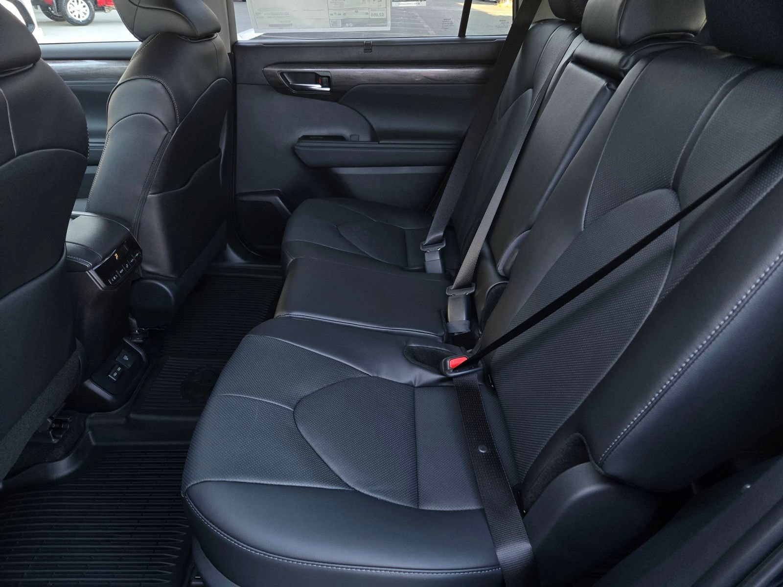 Certified 2026 Toyota Highlander Limited AWD/4WD image 11