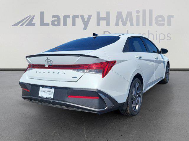 New 2025 Hyundai Elantra SEL FWD image 5