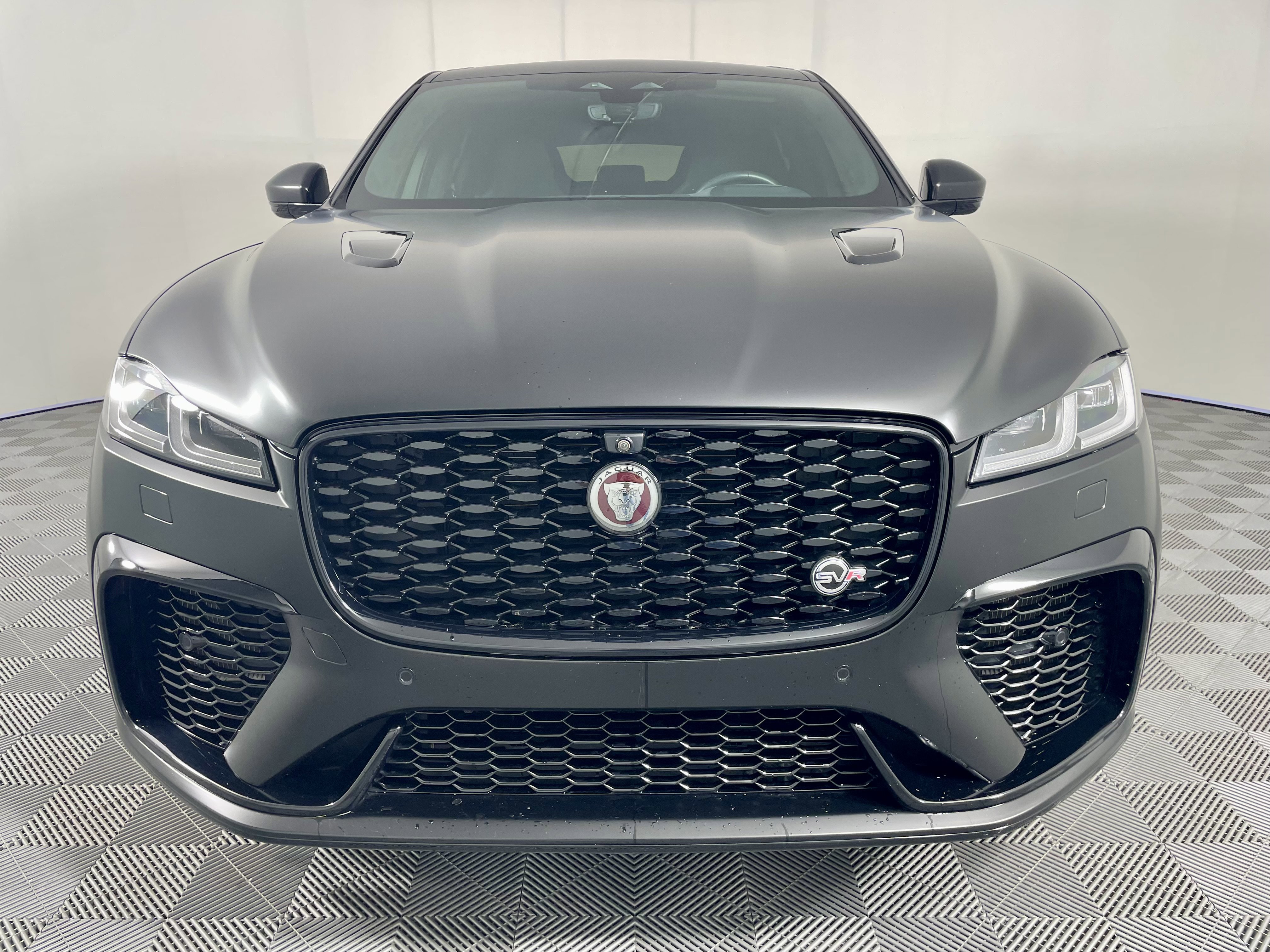 Used 2022 Jaguar F-PACE SVR AWD/4WD image 9