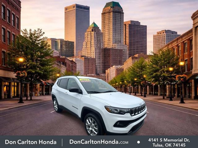 Used 2024 Jeep Compass Latitude AWD/4WD image 1