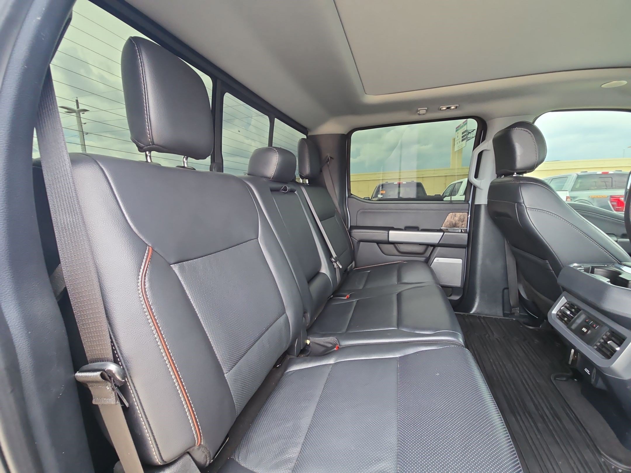Used 2024 Ford F250 Lariat w/ Lariat Ultimate Package AWD/4WD image 30