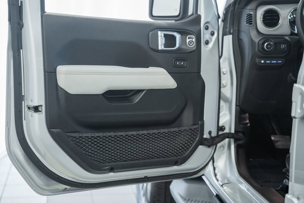 Used 2023 Jeep Wrangler Unlimited Sahara AWD/4WD image 46