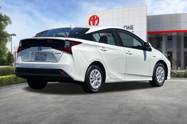 Used 2020 Toyota Prius LE FWD image 4