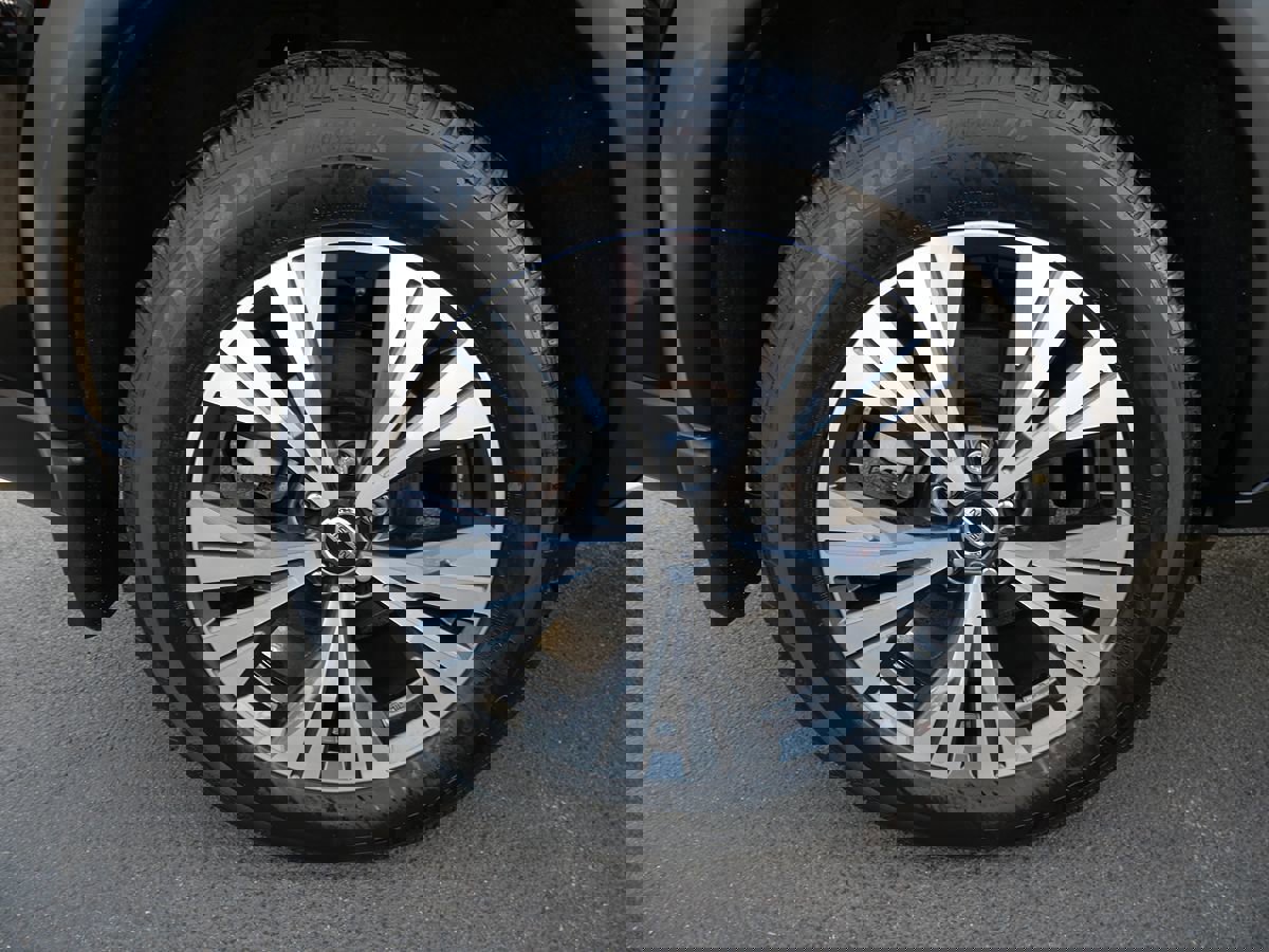 Used 2021 Nissan Rogue SV image 34