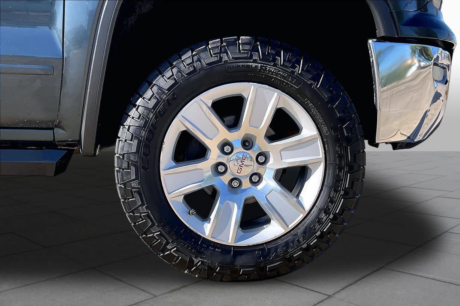Used 2017 GMC Sierra 1500 SLE w/ SLE Value Package RWD image 9