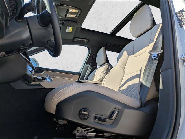 New 2025 Volvo XC90 B5 Core w/ Protection Package Premier AWD/4WD image 4