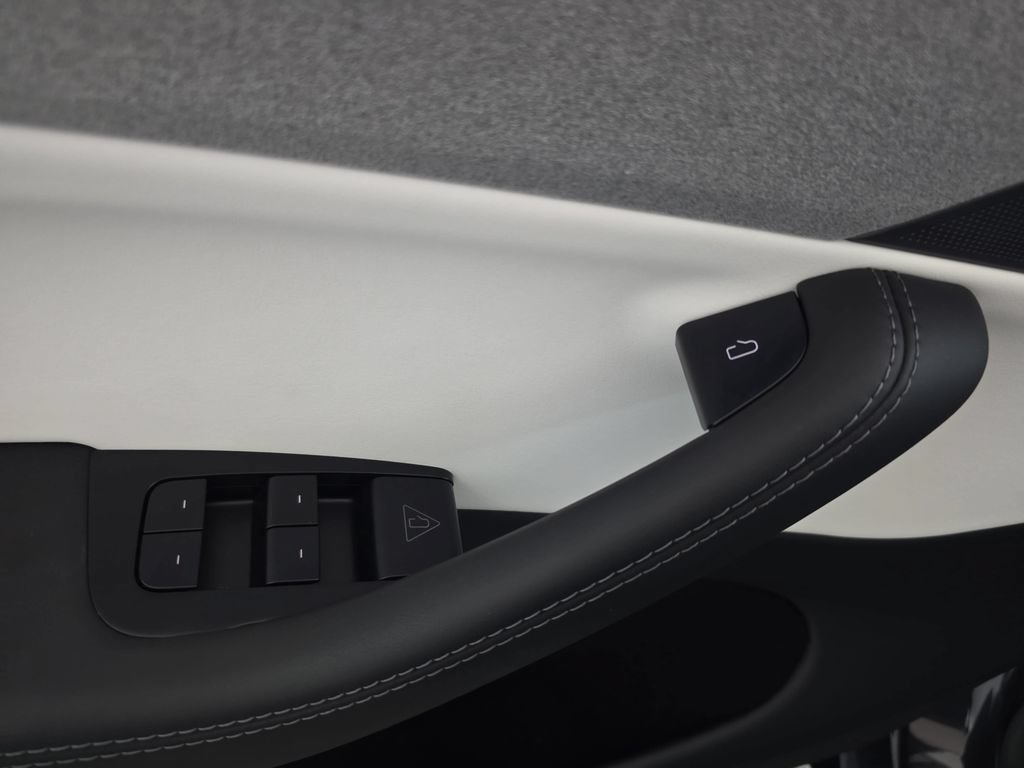 Used 2026 Tesla Model Y AWD image 26