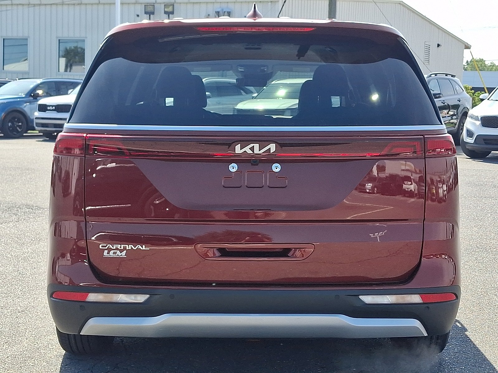 Used 2024 Kia Carnival EX FWD image 5