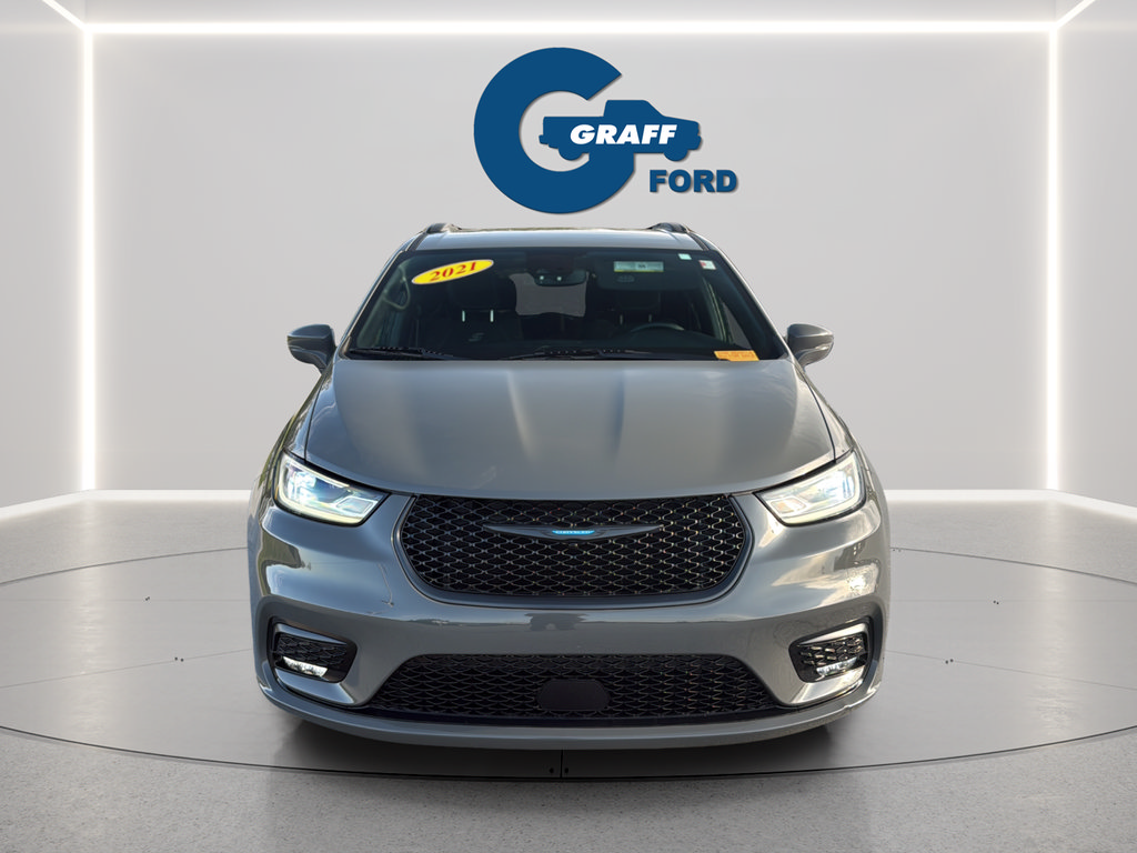 Used 2021 Chrysler Pacifica Touring w/ Uconnect Theater Family Group FWD image 3