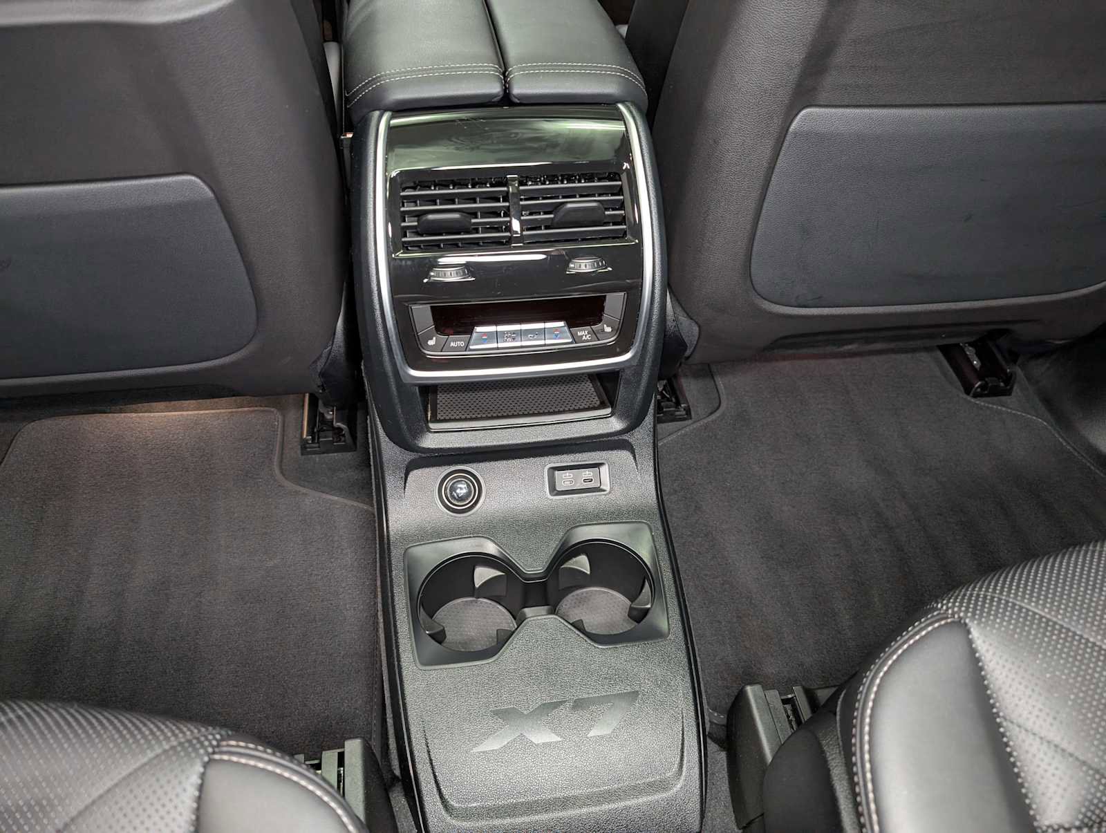 Used 2023 BMW X7 xDrive40i w/ Climate Comfort Package image 21