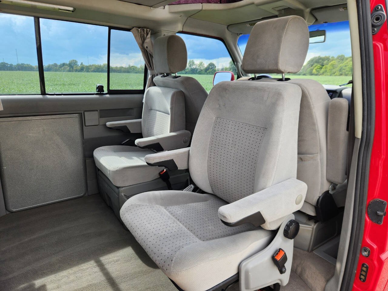Used 2002 Volkswagen Eurovan MV FWD image 12