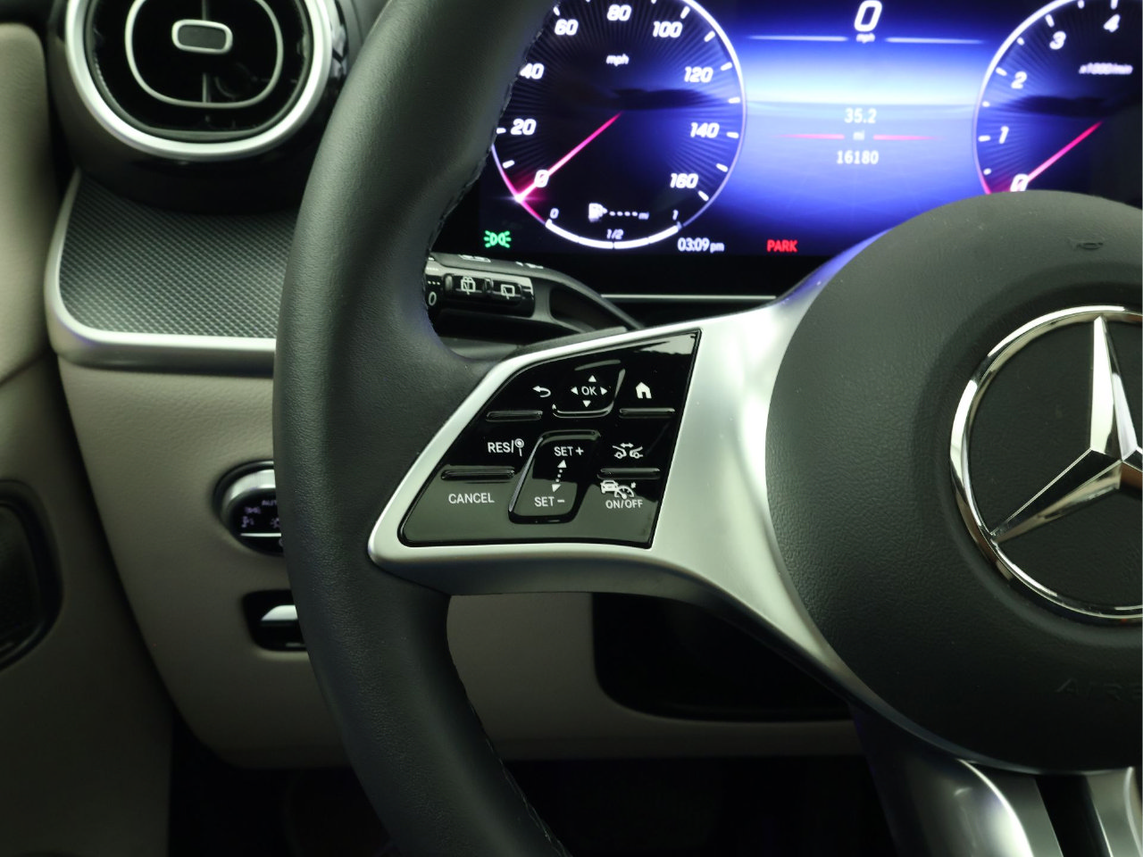 Certified 2024 Mercedes-Benz GLC 300 image 10