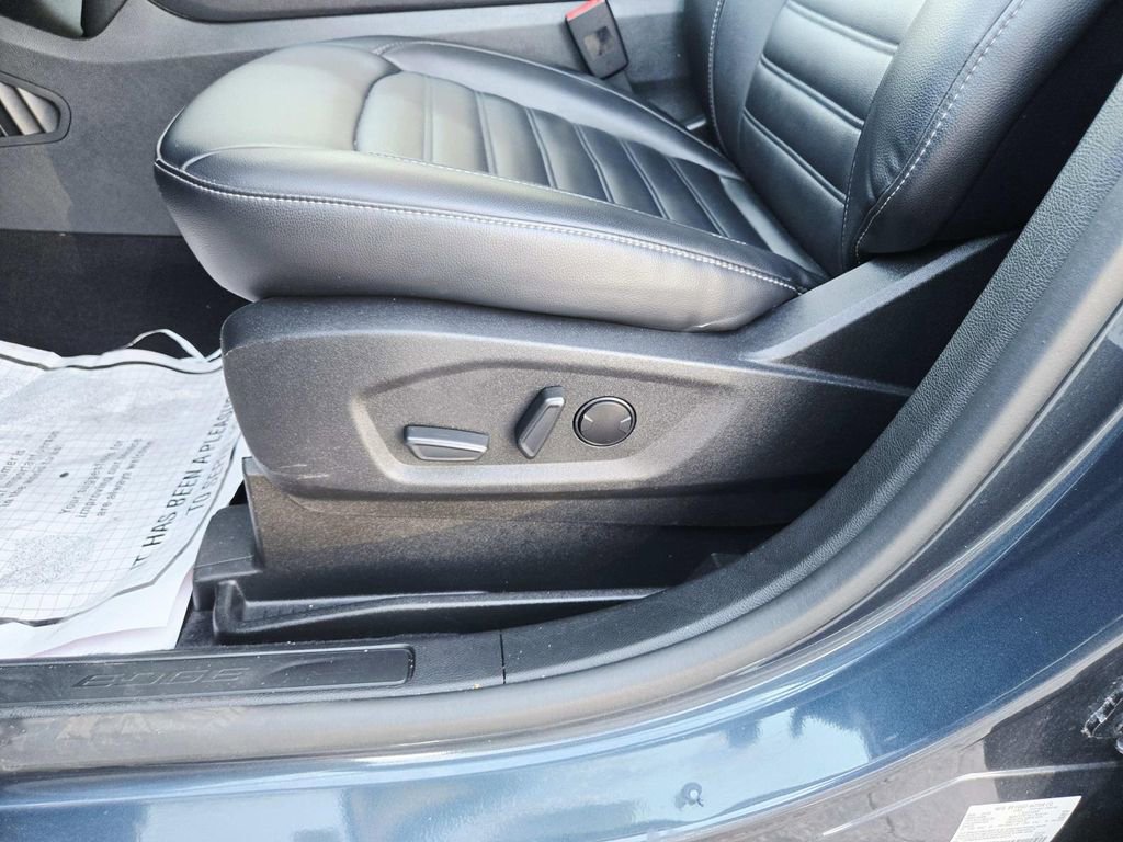 Used 2024 Ford Edge SEL image 33