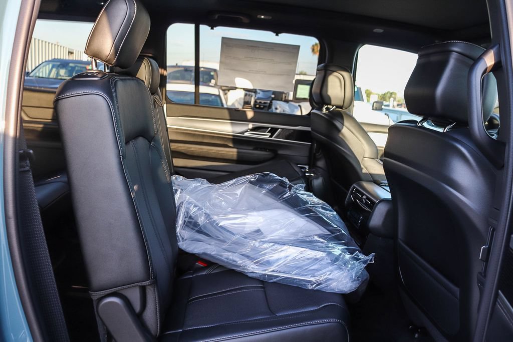 New 2026 Jeep Grand Wagoneer Limited AWD/4WD image 18