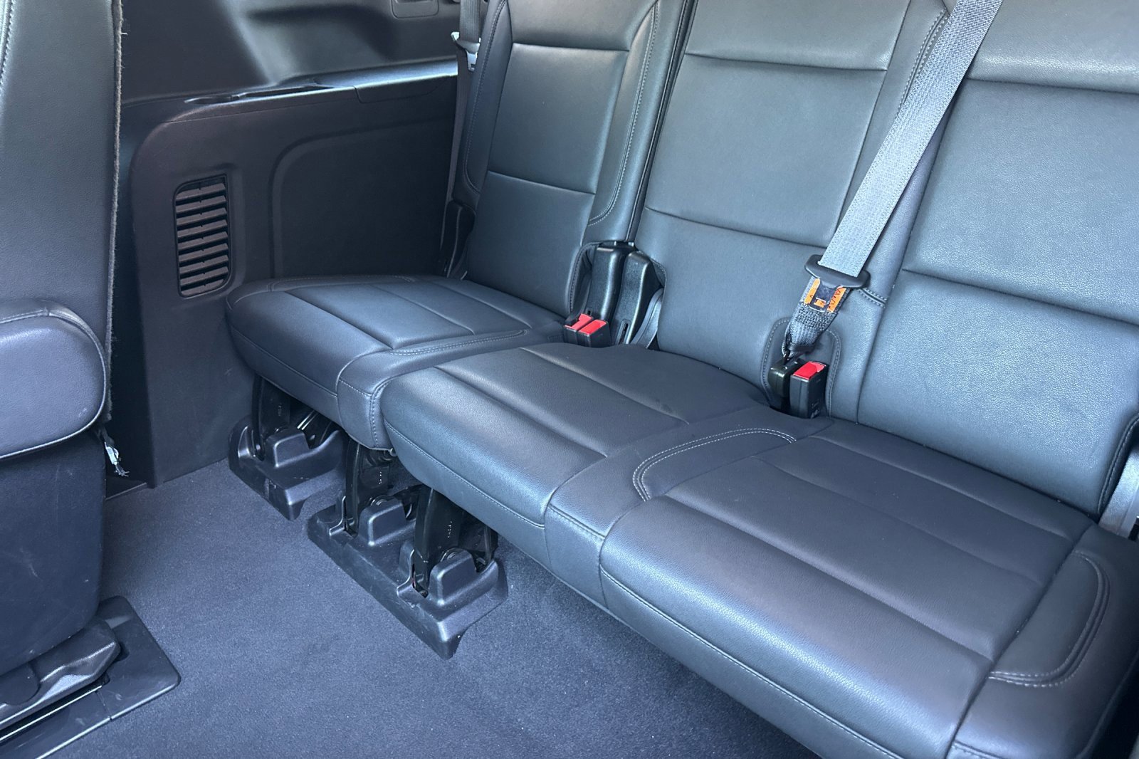 Used 2024 Chevrolet Suburban Z71 image 18