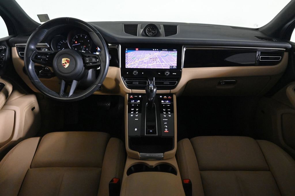 Certified 2024 Porsche Macan AWD/4WD image 11