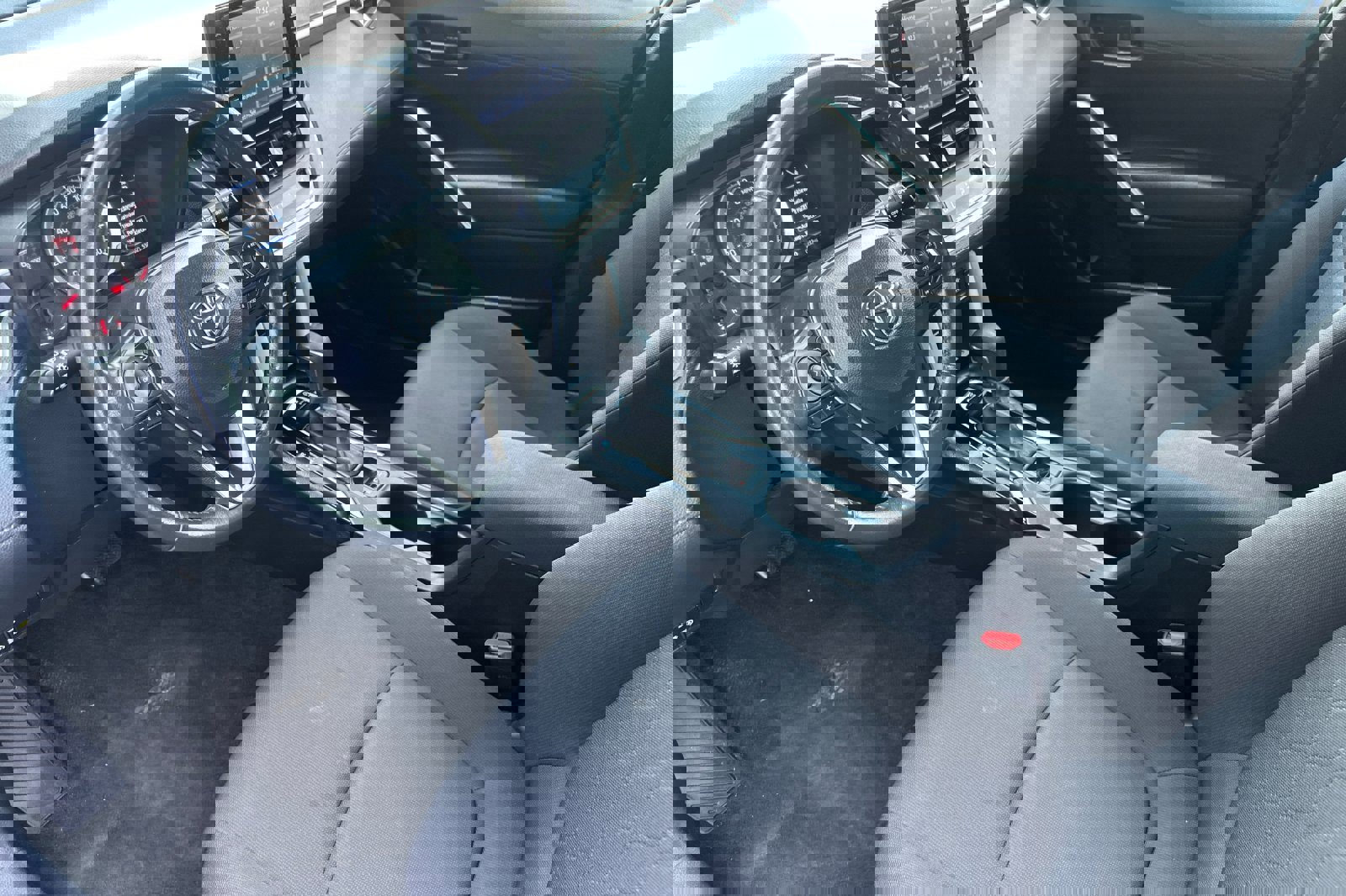 Used 2022 Toyota Corolla Cross LE image 11