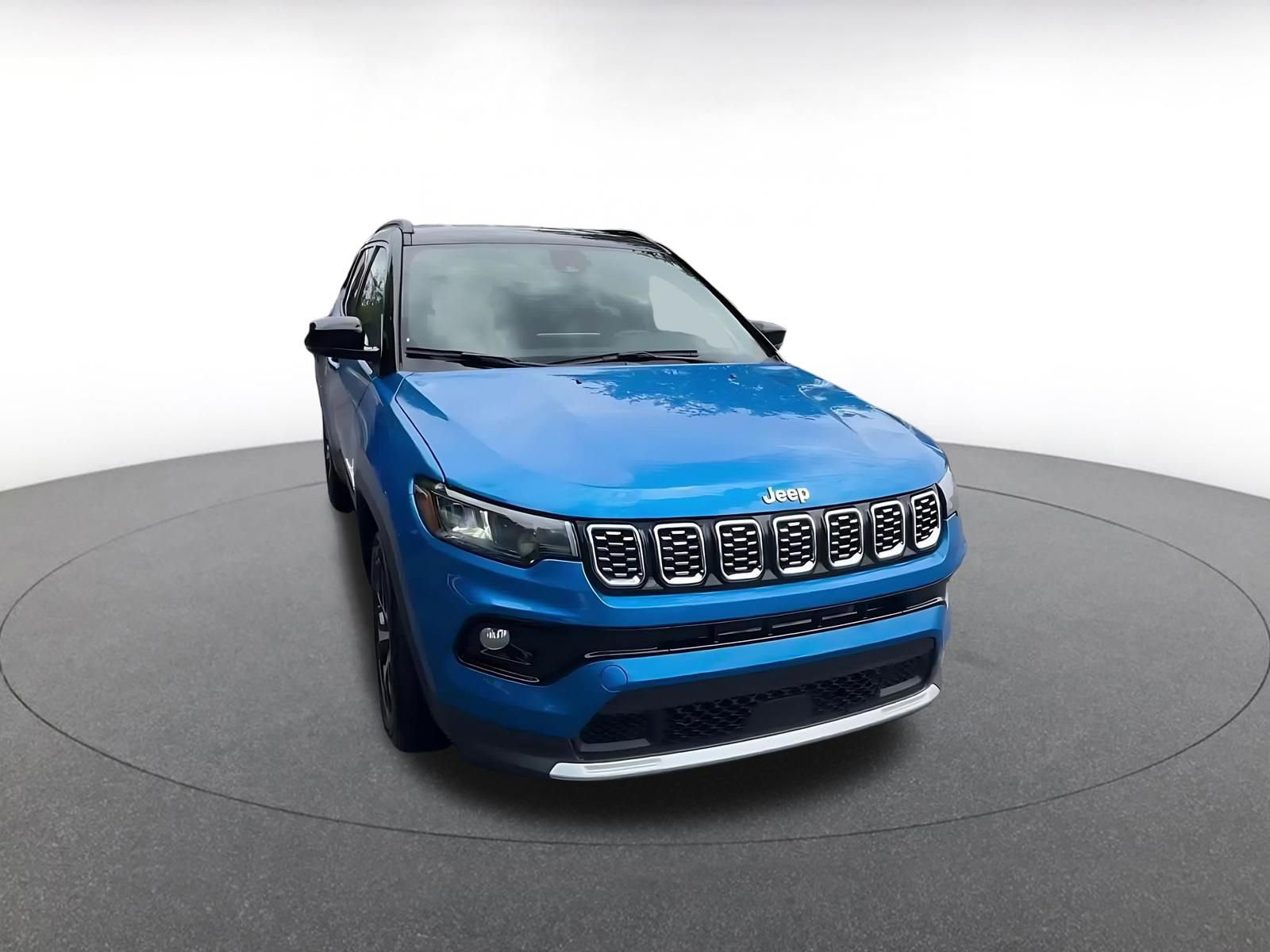 Used 2025 Jeep Compass Limited AWD/4WD image 3