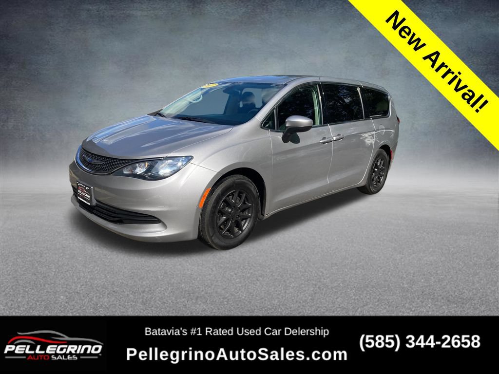 Used 2017 Chrysler Pacifica Touring FWD image 1