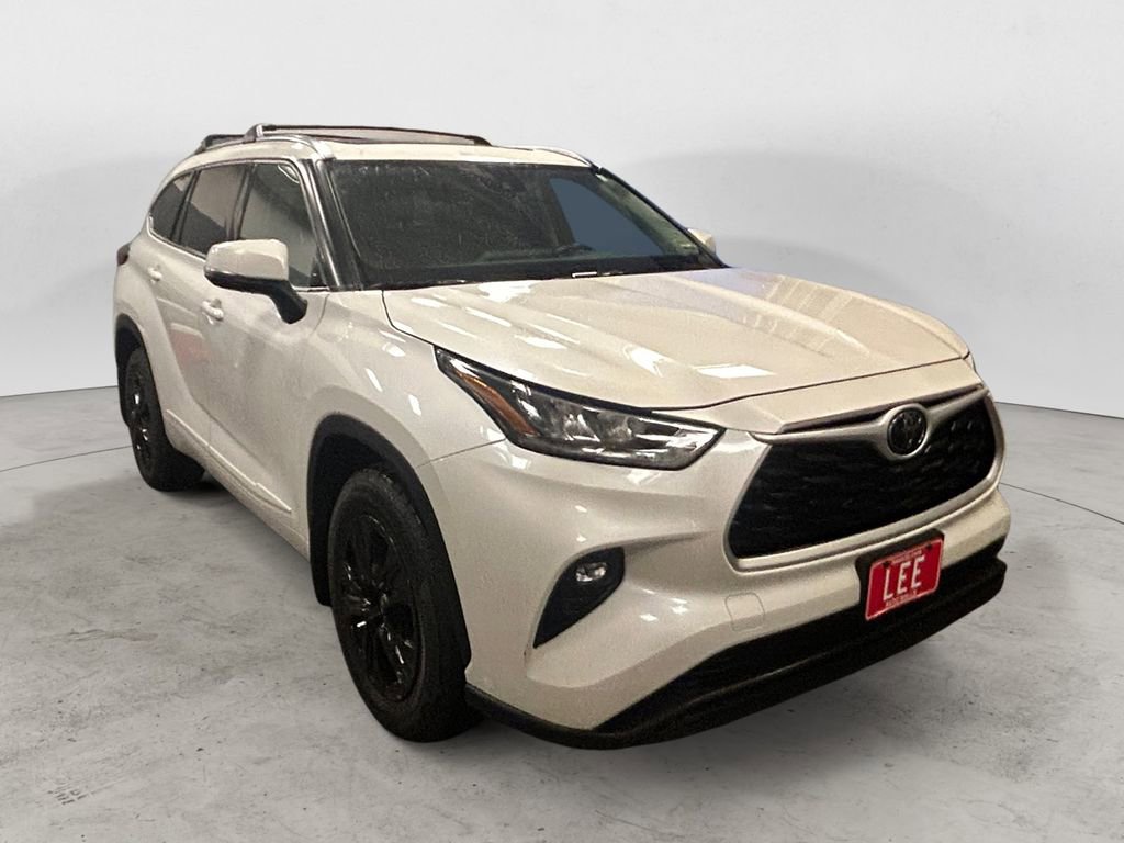 Used 2020 Toyota Highlander XLE AWD/4WD image 7