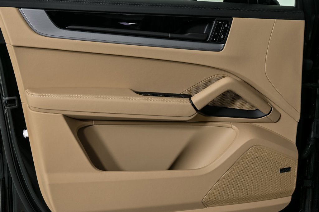 New 2025 Porsche Cayenne S image 6