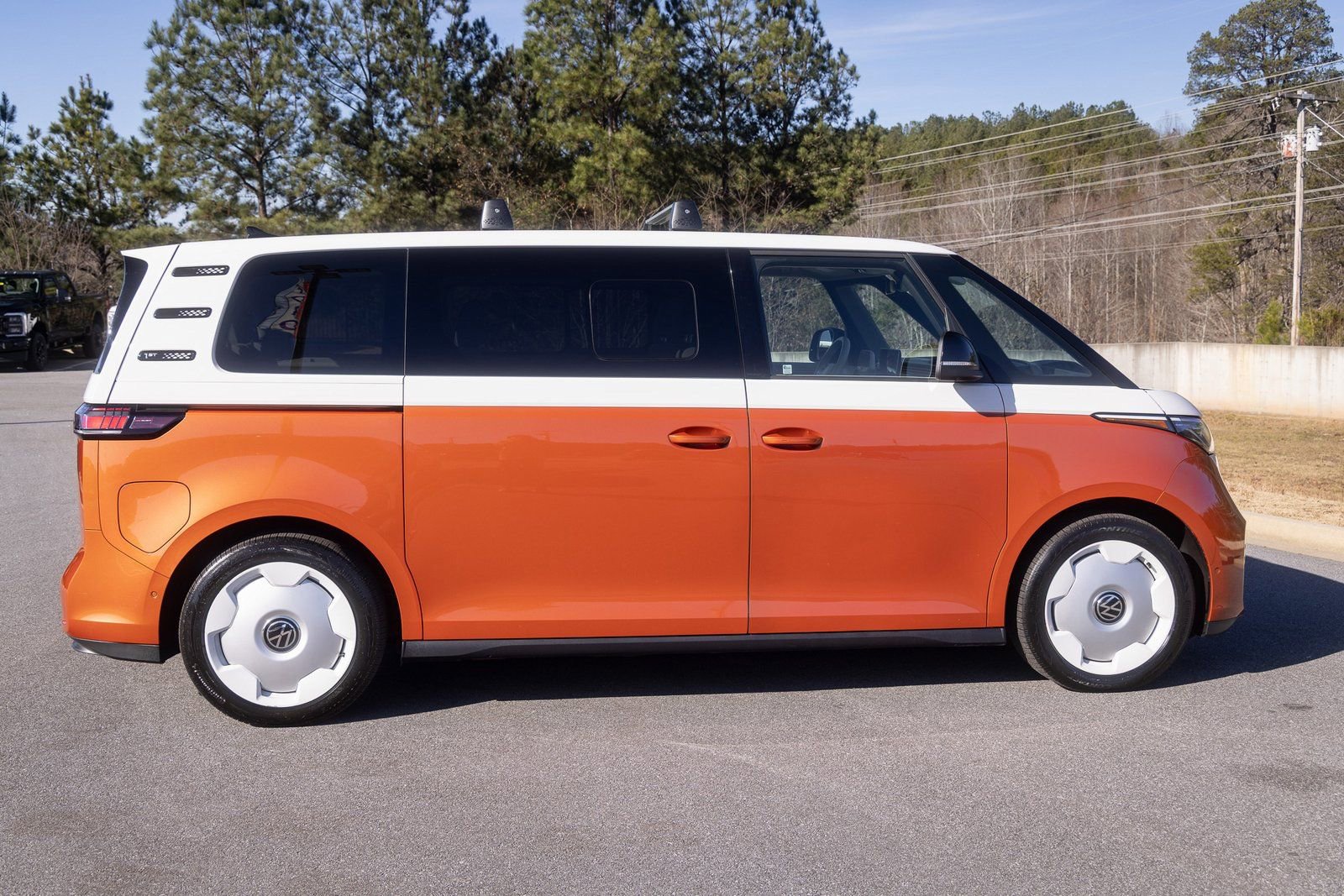 Used 2025 Volkswagen ID. Buzz 1st Edition AWD/4WD image 19