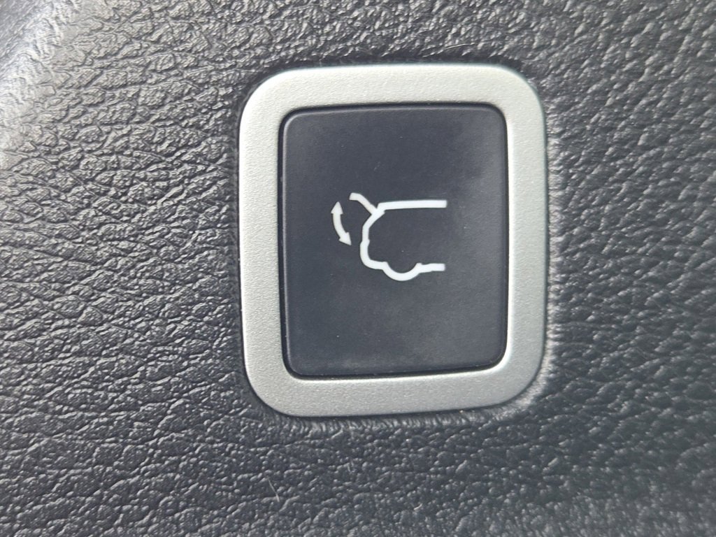 Used 2023 Chrysler Pacifica Limited w/ Uconnect Theater Family Group image 31