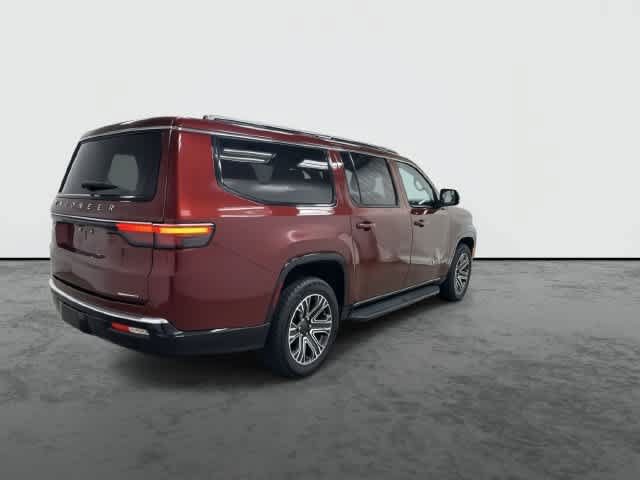 Used 2024 Jeep Wagoneer L Series II w/ Flexible Seating Group RWD image 3