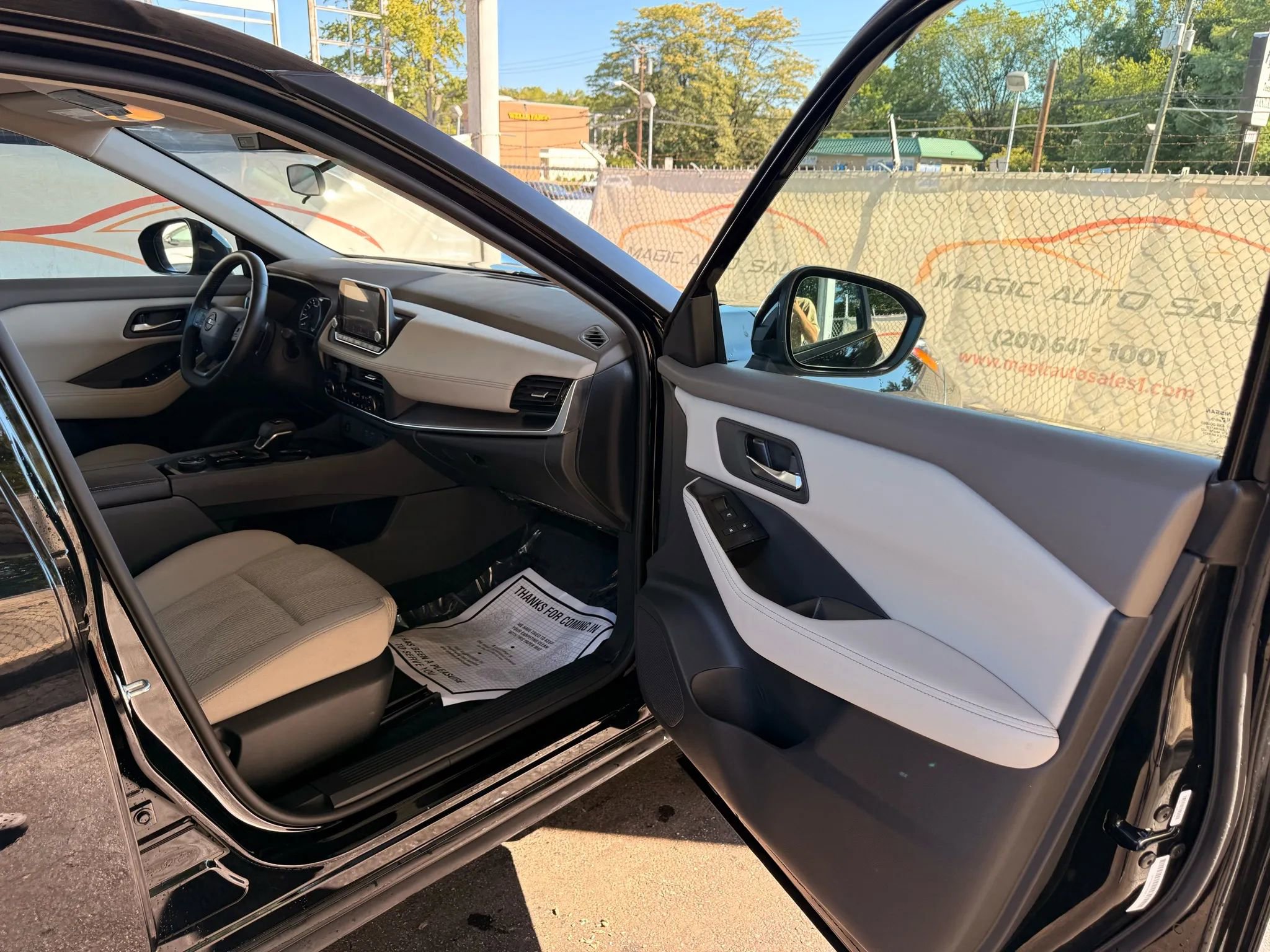 Used 2025 Nissan Rogue SV image 24