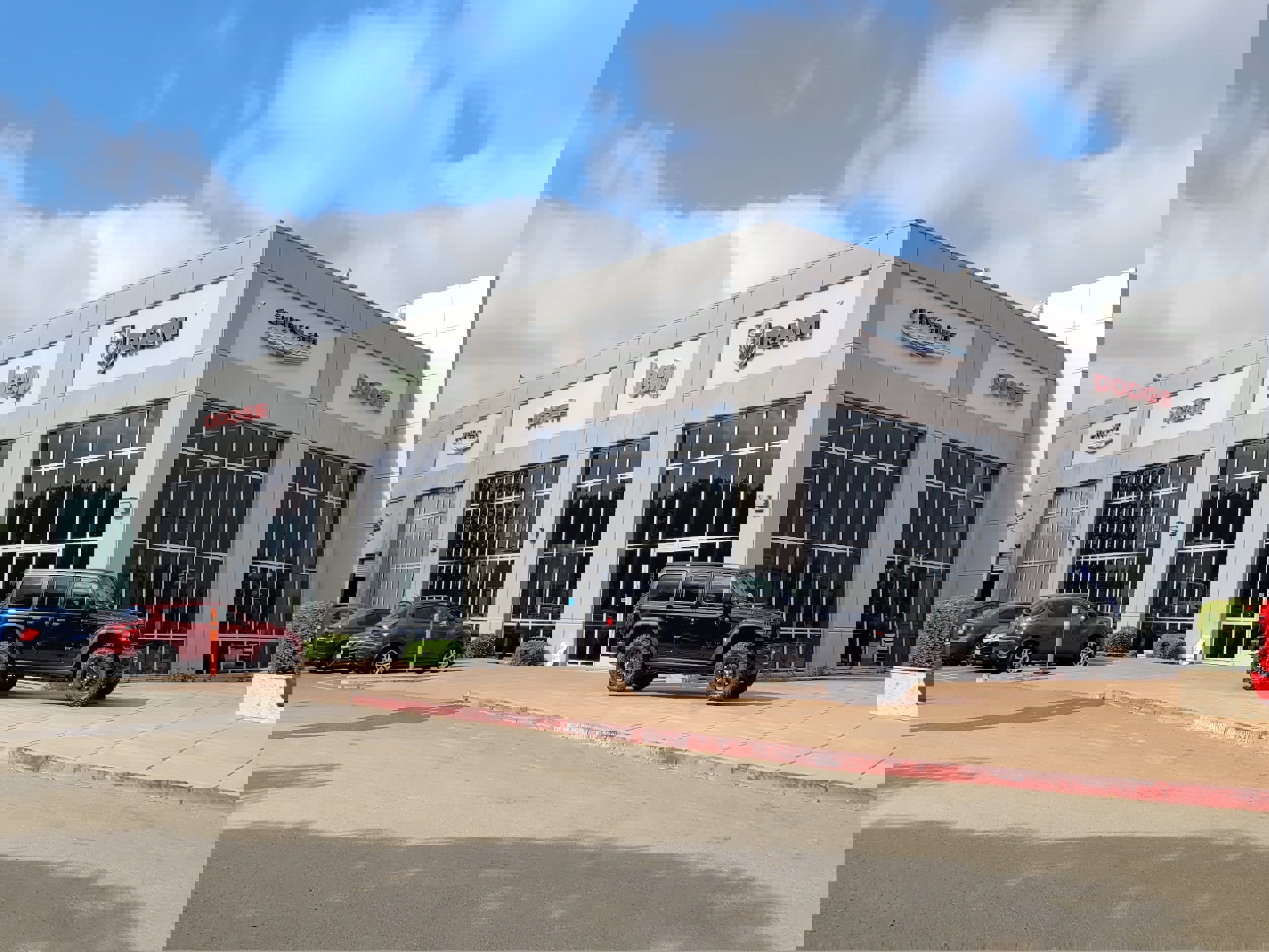 Used 2025 Jeep Grand Cherokee Altitude w/ Trailer Tow Package image 8