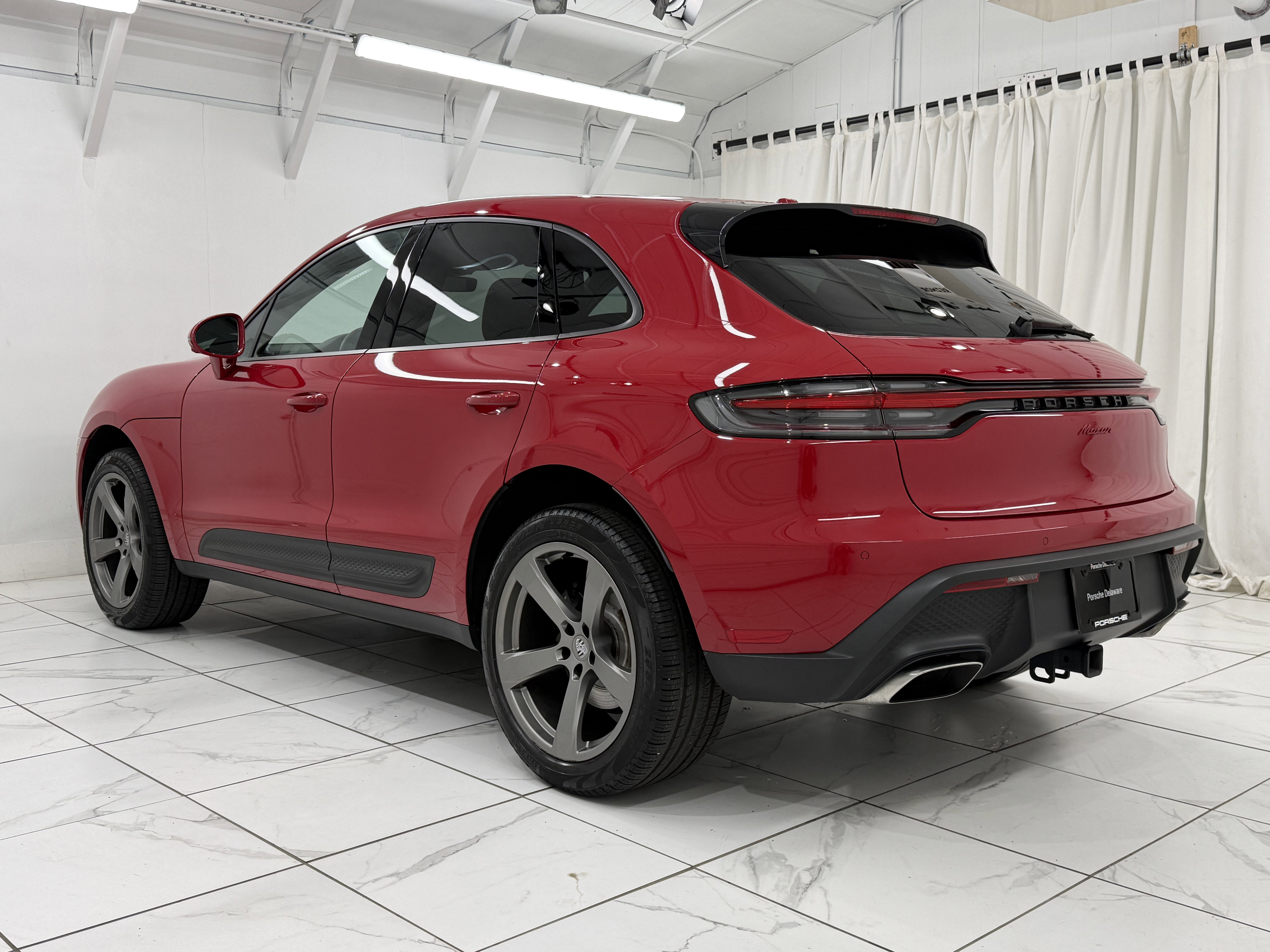 Certified 2024 Porsche Macan image 2