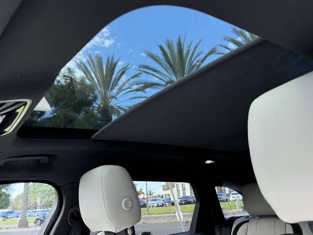 Used 2023 Land Rover Range Rover Velar R-Dynamic S image 18