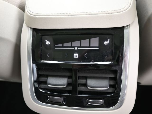 Used 2023 Volvo XC90 B6 Plus AWD/4WD image 34