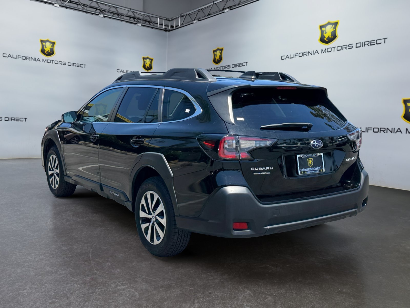 Used 2023 Subaru Outback Premium AWD/4WD image 3