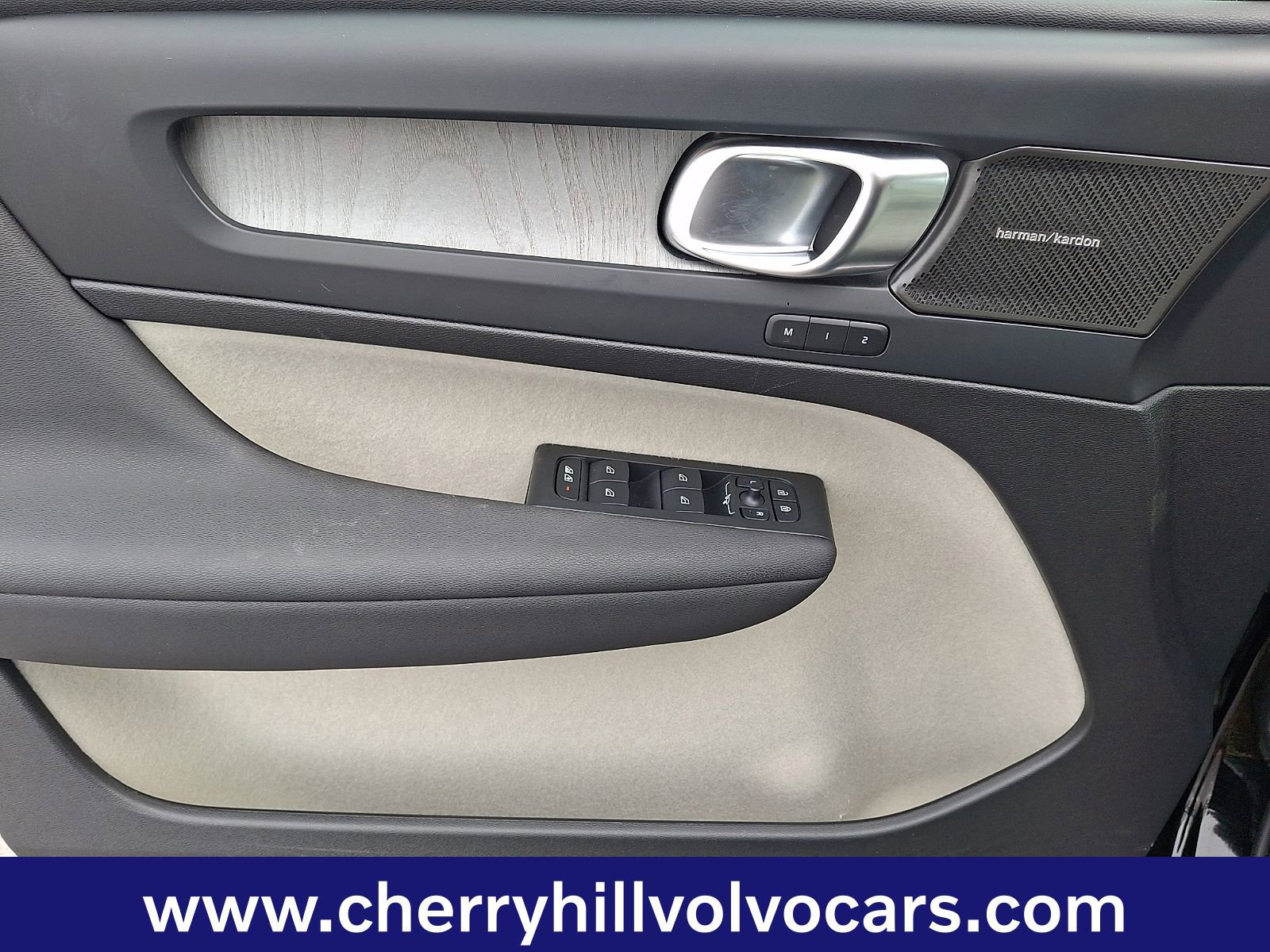 Certified 2025 Volvo XC40 B5 Ultra w/ Climate Package image 13