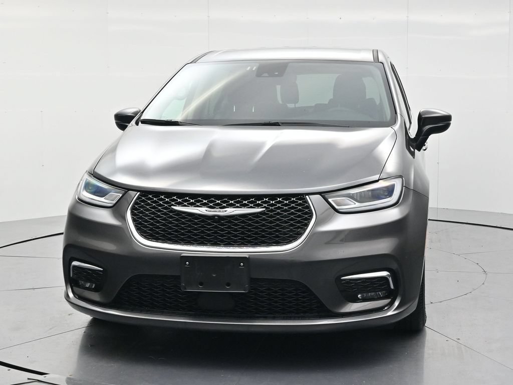 Used 2023 Chrysler Pacifica Touring-L FWD image 2