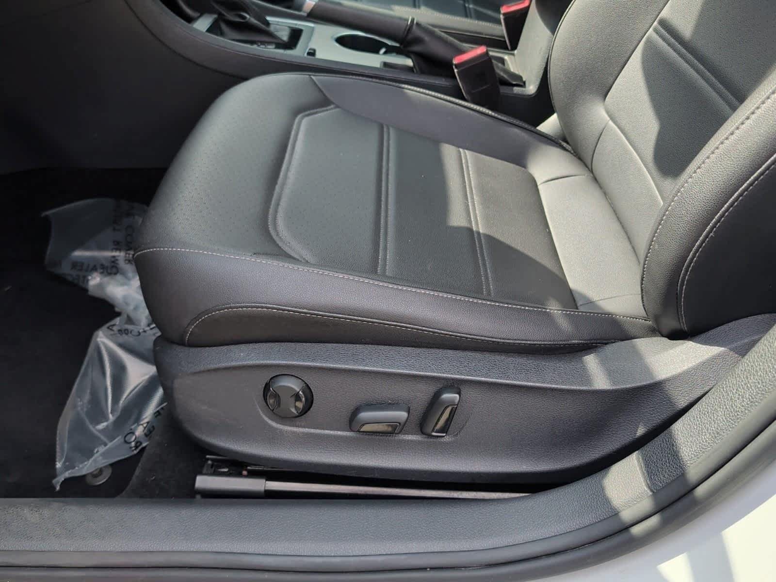 Used 2021 Volkswagen Passat 2.0T R-Line w/ Luggage Net & Mats Package FWD image 14