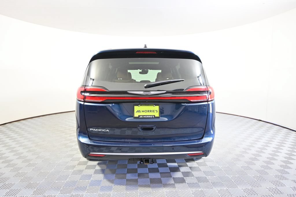 Used 2025 Chrysler Pacifica Pinnacle w/ Trailer Tow Group FWD image 5
