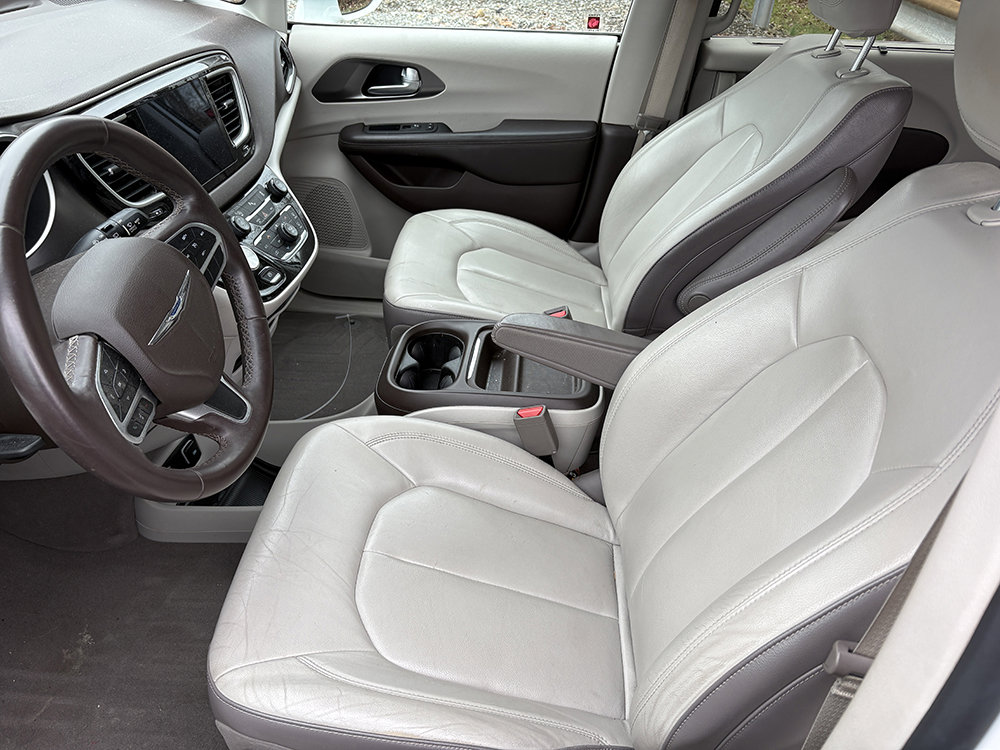 Used 2017 Chrysler Pacifica Touring-L FWD image 11