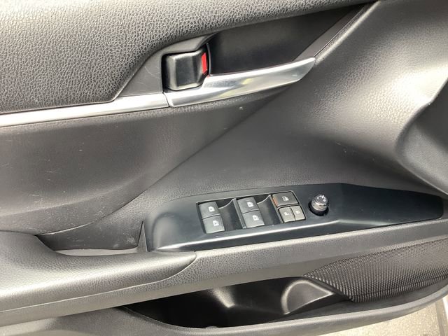 Used 2020 Toyota Camry SE FWD image 10