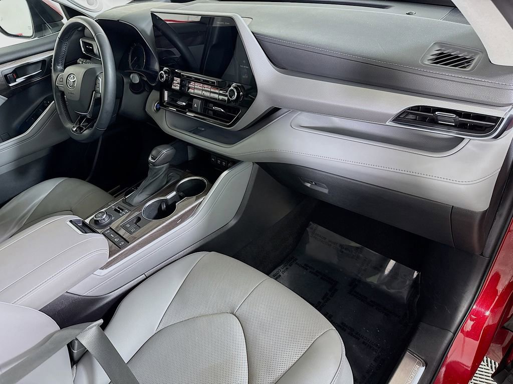 Used 2021 Toyota Highlander Platinum image 35