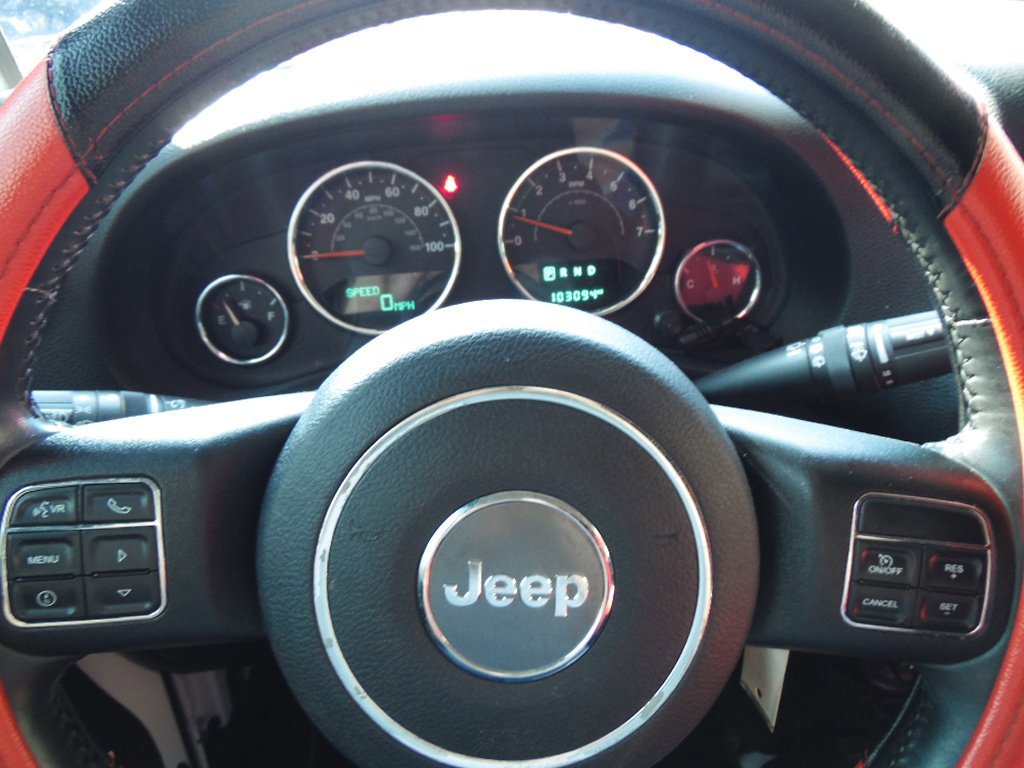 Used 2015 Jeep Wrangler Unlimited Sahara w/ Connectivity Group image 12