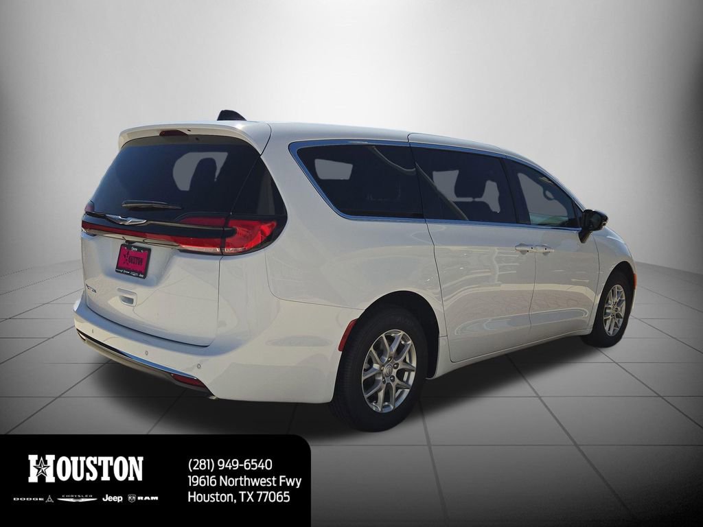 New 2026 Chrysler Pacifica Select FWD image 3