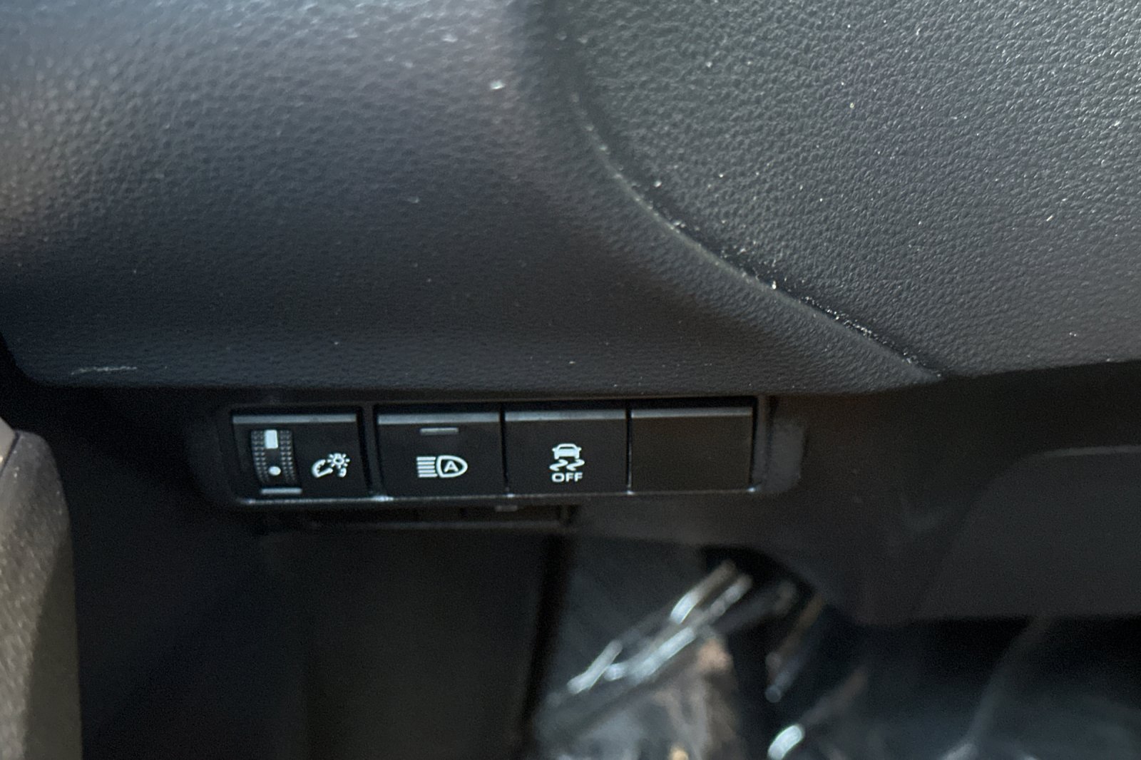 Certified 2024 Toyota Corolla Cross AWD Hybrid w/ Convenience Package image 32