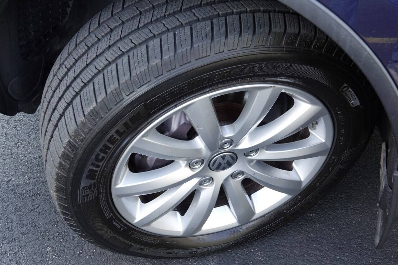 Used 2012 Volkswagen Touareg Sport AWD/4WD image 90