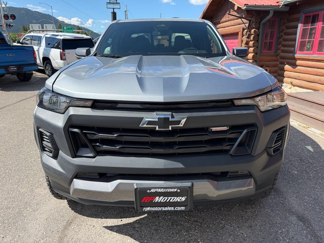 Used 2025 Chevrolet Colorado Trail Boss AWD/4WD image 3