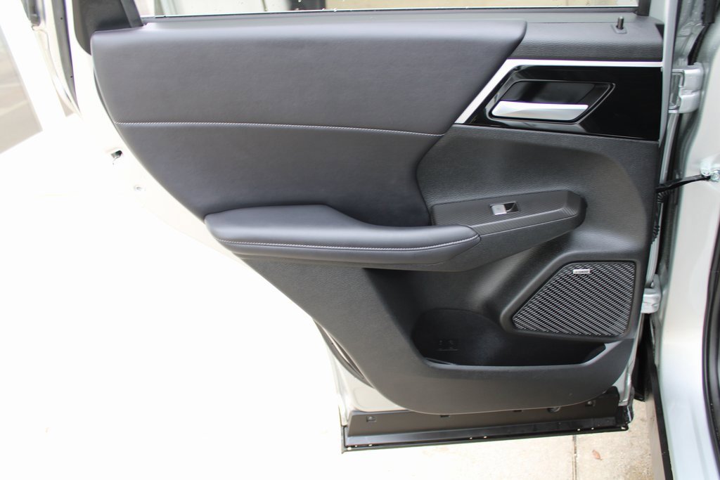 Used 2025 Mitsubishi Outlander SE image 21