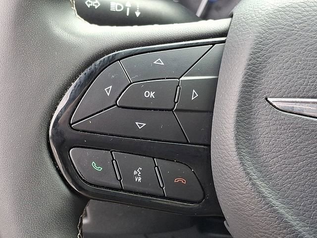 Used 2025 Chrysler Pacifica Limited image 23