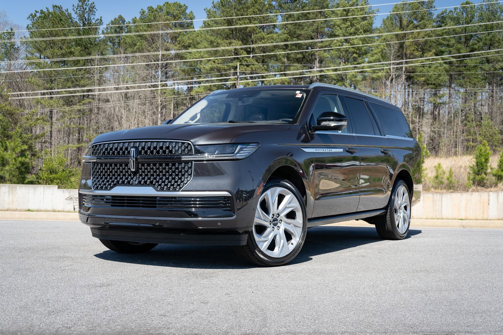 Used 2025 Lincoln Navigator L Reserve image 2